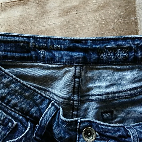 *** SOLD***Van Distressed/Frayed Jean Shorts - Picture 3 of 4